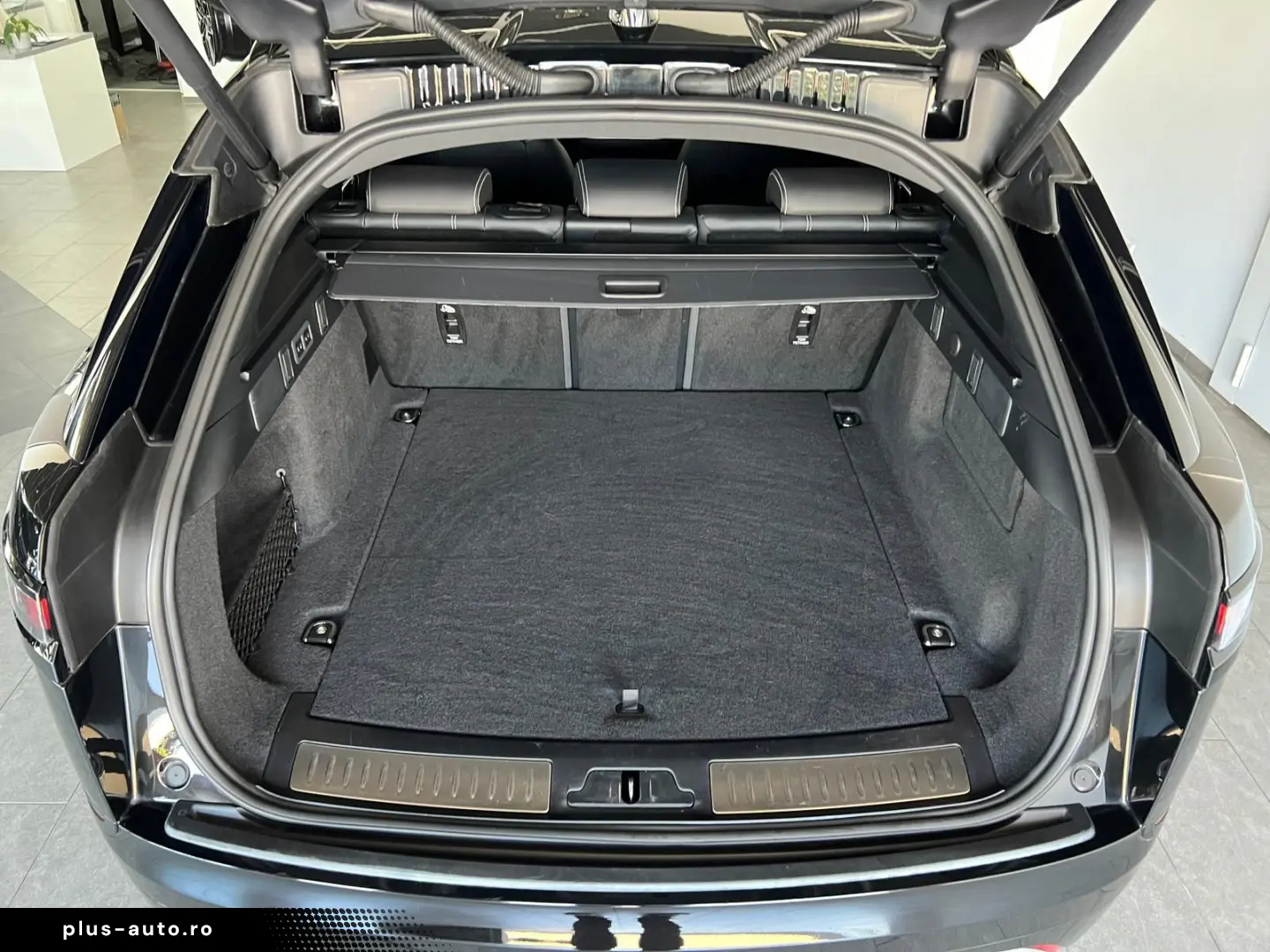 LAND ROVER Range Rover Velar R-Dynamic SE LUFT Pano AHK