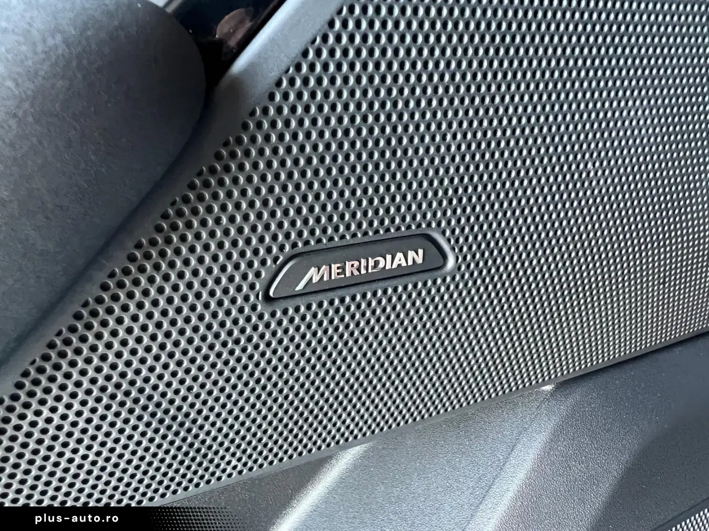 LAND ROVER Range Rover Velar R-Dynamic SE LUFT Pano AHK