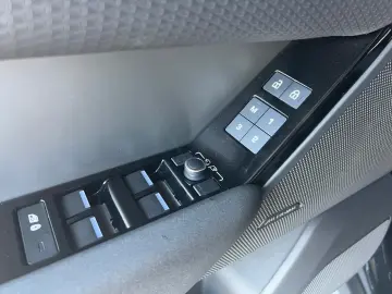 LAND ROVER Range Rover Velar R-Dynamic SE LUFT Pano AHK