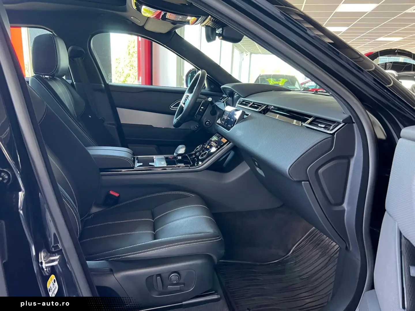 LAND ROVER Range Rover Velar R-Dynamic SE LUFT Pano AHK