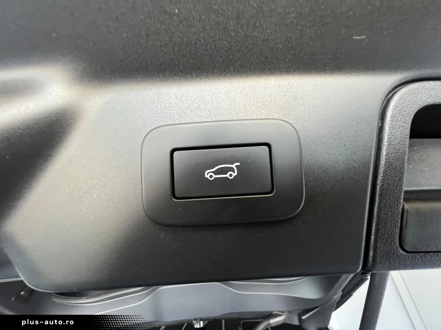 LAND ROVER Range Rover Velar R-Dynamic SE LUFT Pano AHK