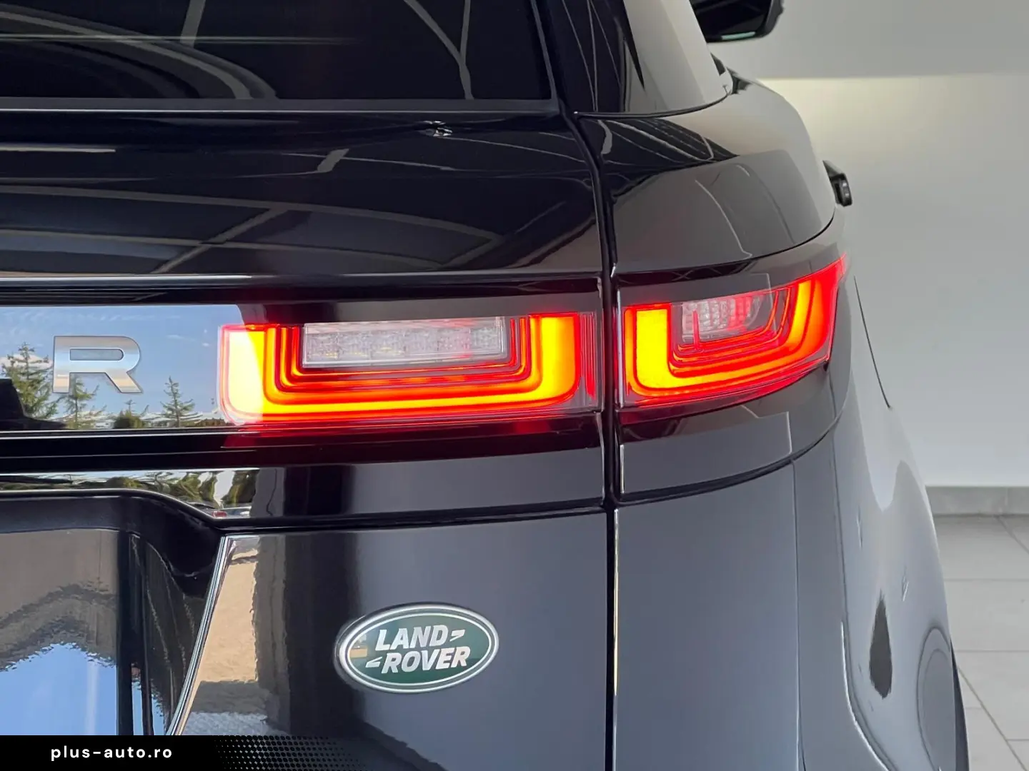 LAND ROVER Range Rover Velar R-Dynamic SE LUFT Pano AHK