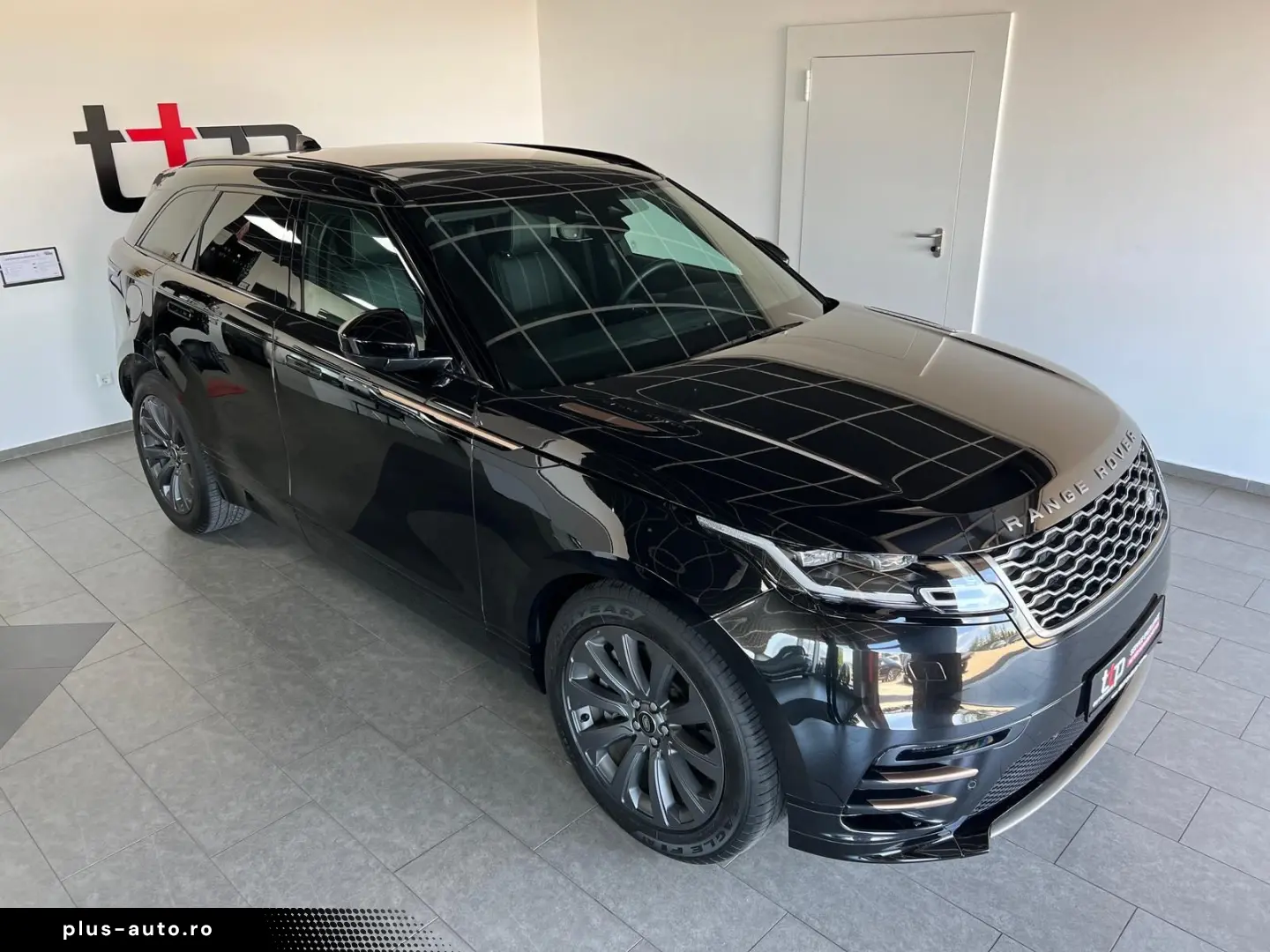 LAND ROVER Range Rover Velar R-Dynamic SE LUFT Pano AHK