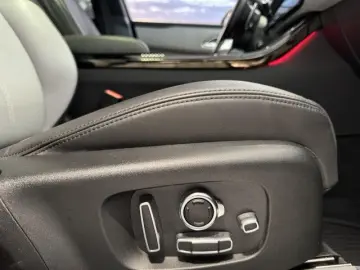 LAND ROVER Range Rover Velar D300 Dyn HSE Black Pack AHK