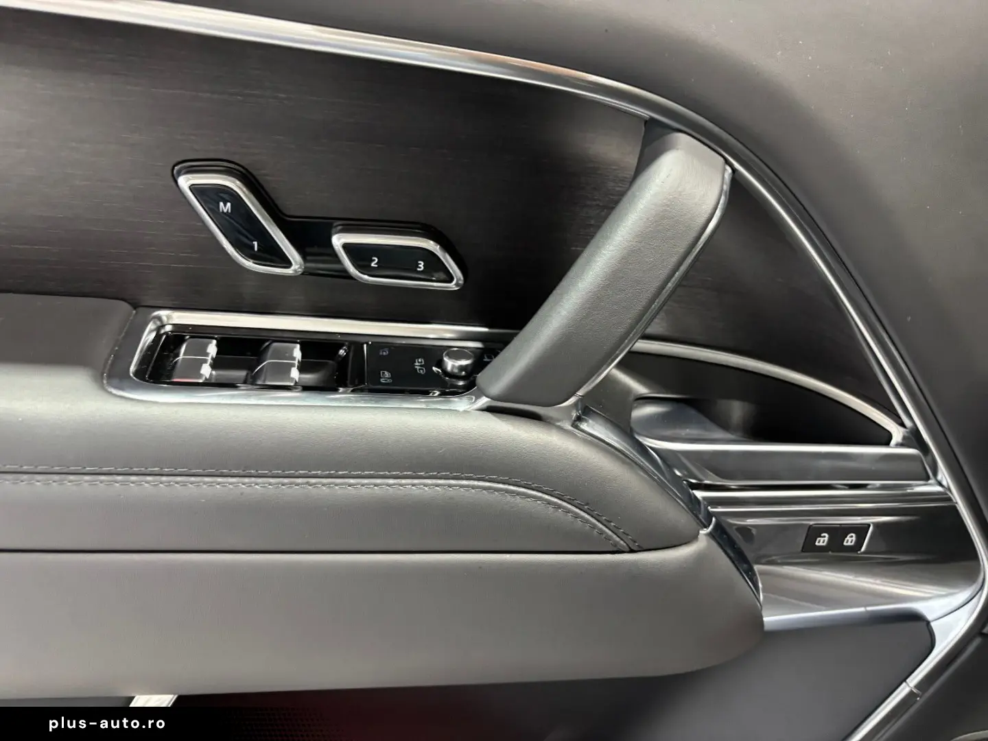 LAND ROVER D350 First Edition Autobiography Fond-TV VOLL