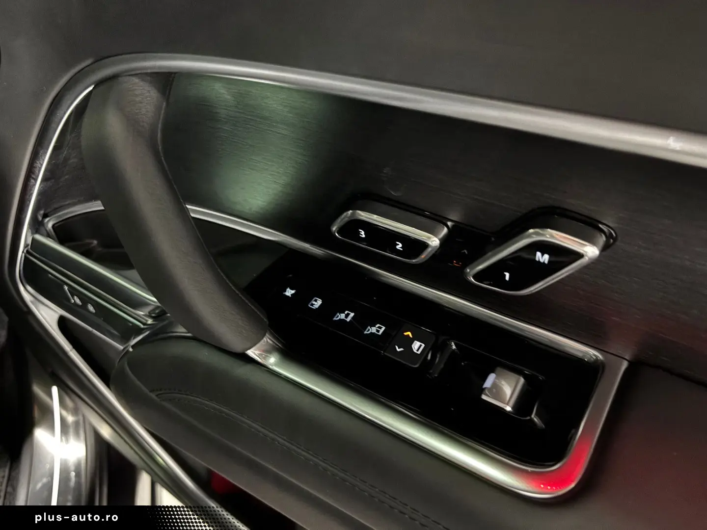 LAND ROVER D350 First Edition Autobiography Fond-TV VOLL