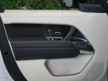 LAND ROVER RANGE ROVER D350 AUTOBIOGRAPHY TOW 134.545€NETTO