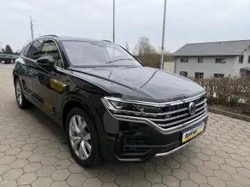 VW Touareg 3.0 V6 TDI R-line 4MOT ACC PANO LED AHK