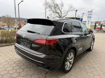 VW Touareg 3.0 V6 TDI R-line 4MOT ACC PANO LED AHK