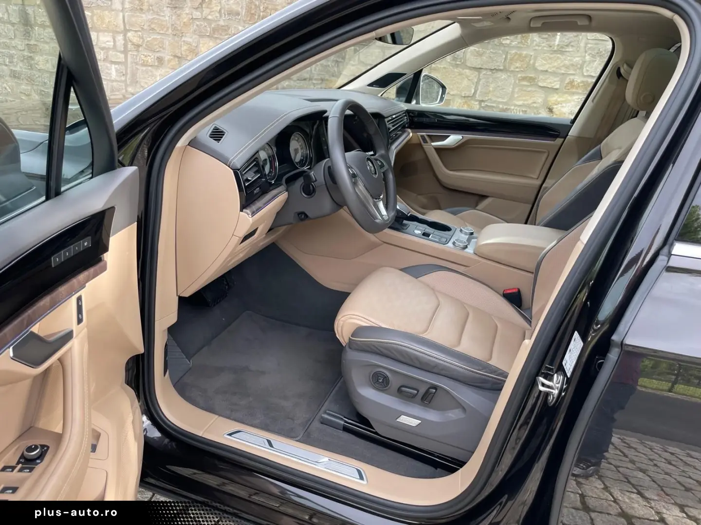 VW Touareg 3.0 V6 TDI R-line 4MOT ACC PANO LED AHK