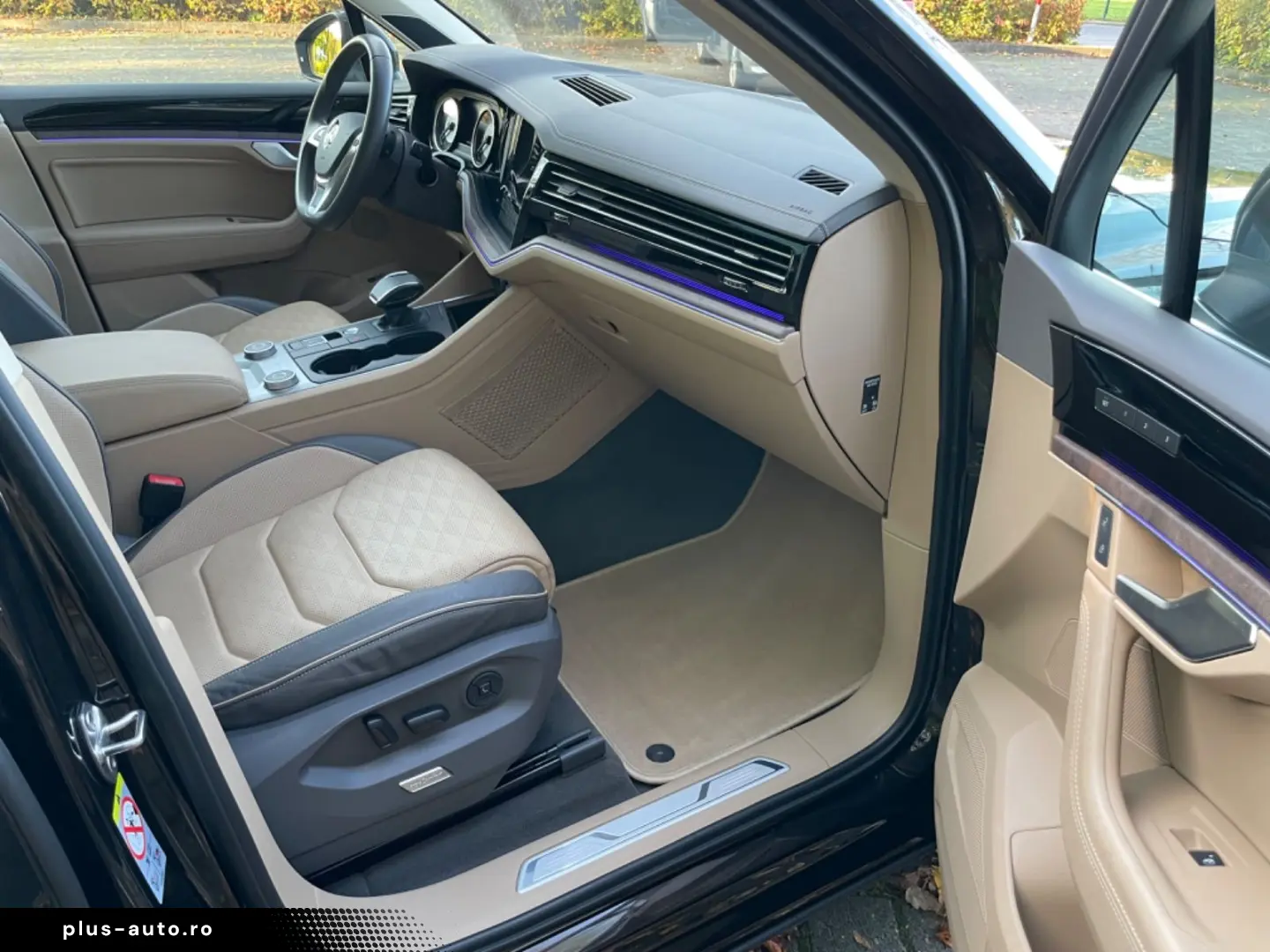 VW Touareg 3.0 V6 TDI R-line 4MOT ACC PANO LED AHK