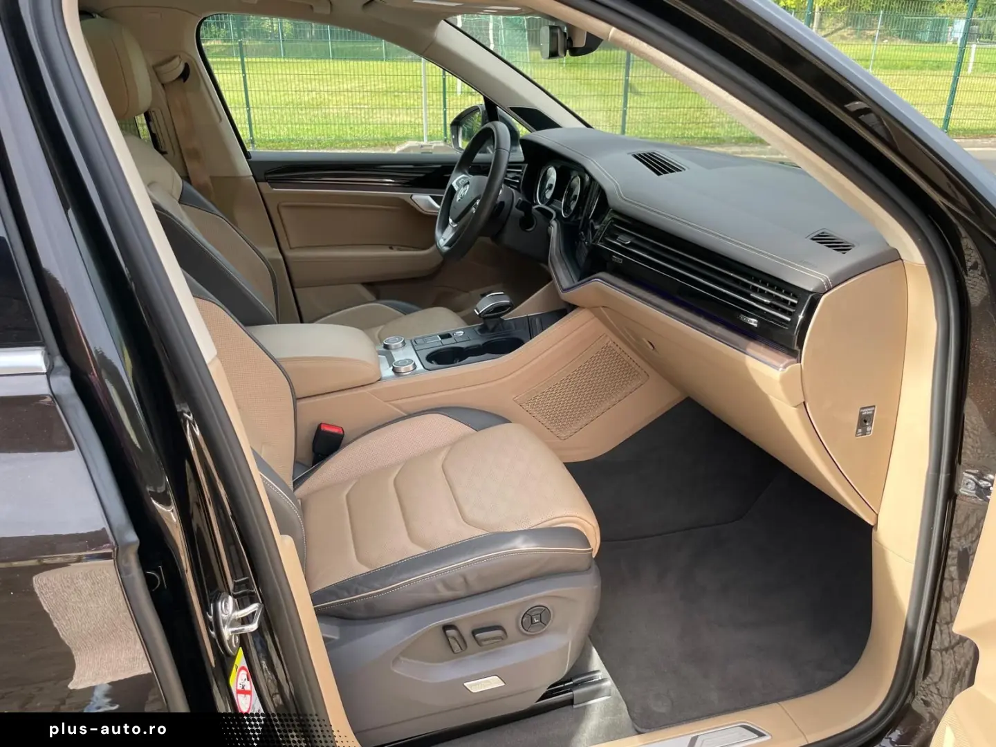 VW Touareg 3.0 V6 TDI R-line 4MOT ACC PANO LED AHK