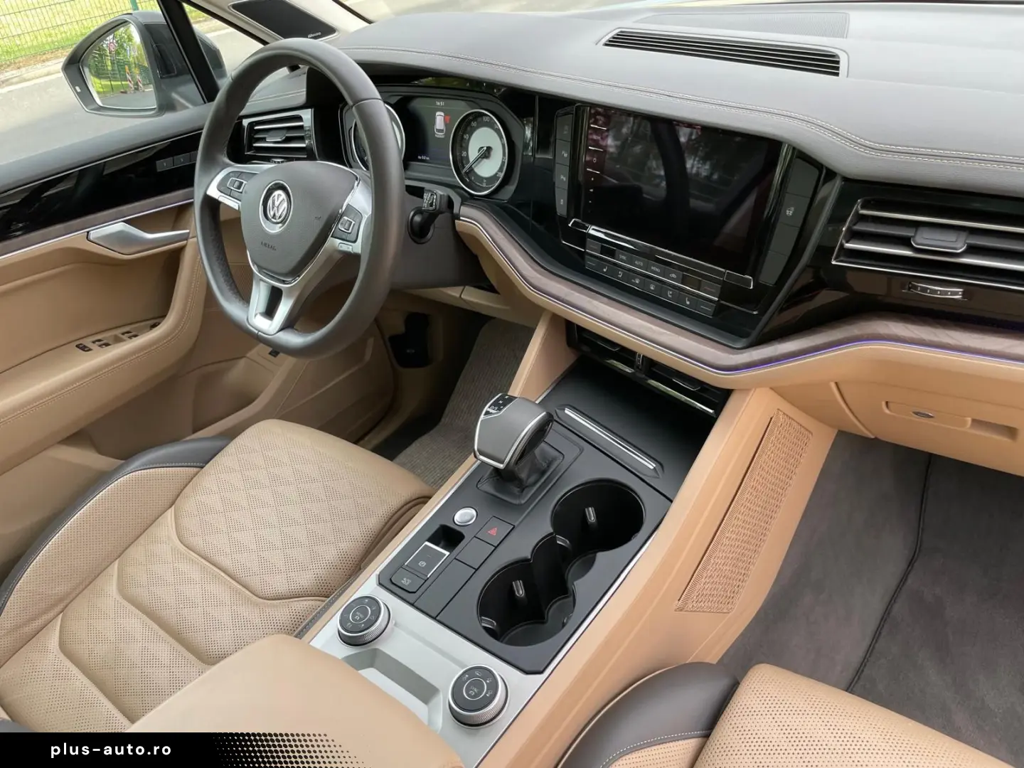 VW Touareg 3.0 V6 TDI R-line 4MOT ACC PANO LED AHK