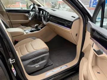 VW Touareg 3.0 V6 TDI R-line 4MOT ACC PANO LED AHK