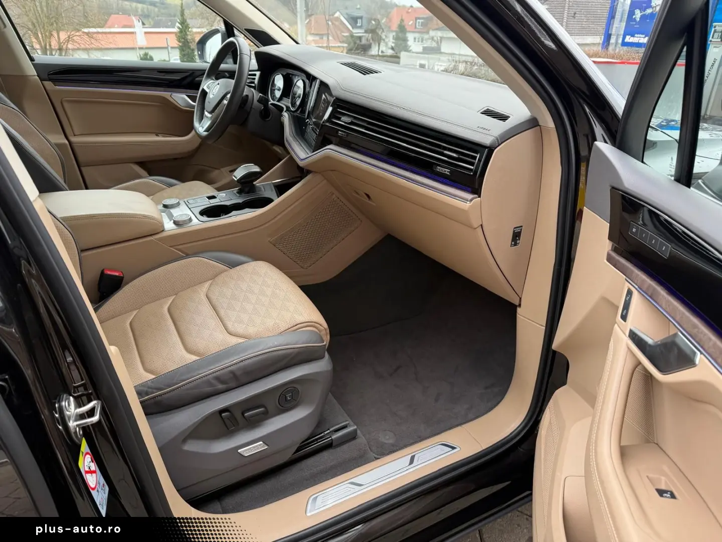 VW Touareg 3.0 V6 TDI R-line 4MOT ACC PANO LED AHK