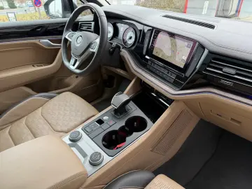 VW Touareg 3.0 V6 TDI R-line 4MOT ACC PANO LED AHK