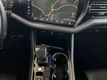 VW Touareg R-Line 4Motion V6 LED Kam Navi uvm.