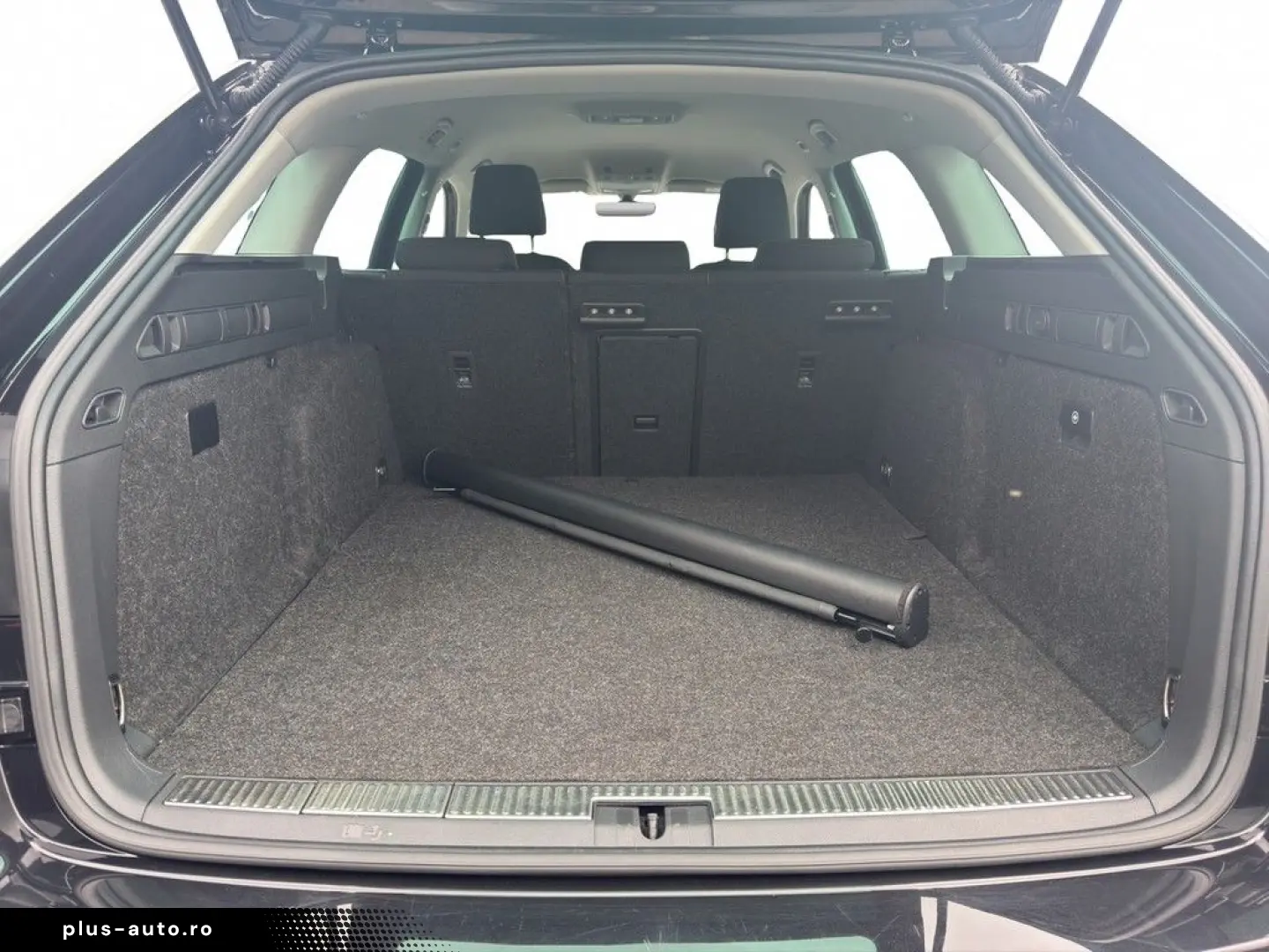 SKODA Superb Combi 1.4 TSI iV DSG Ambition DCC AHK LED