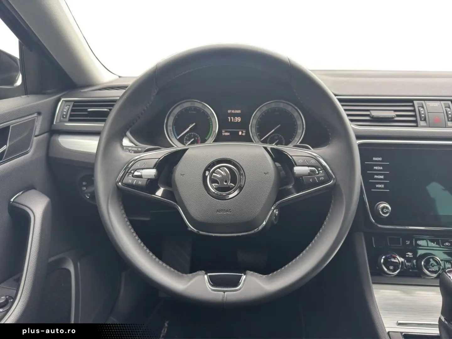 SKODA Superb Combi 1.4 TSI iV DSG Ambition DCC AHK LED