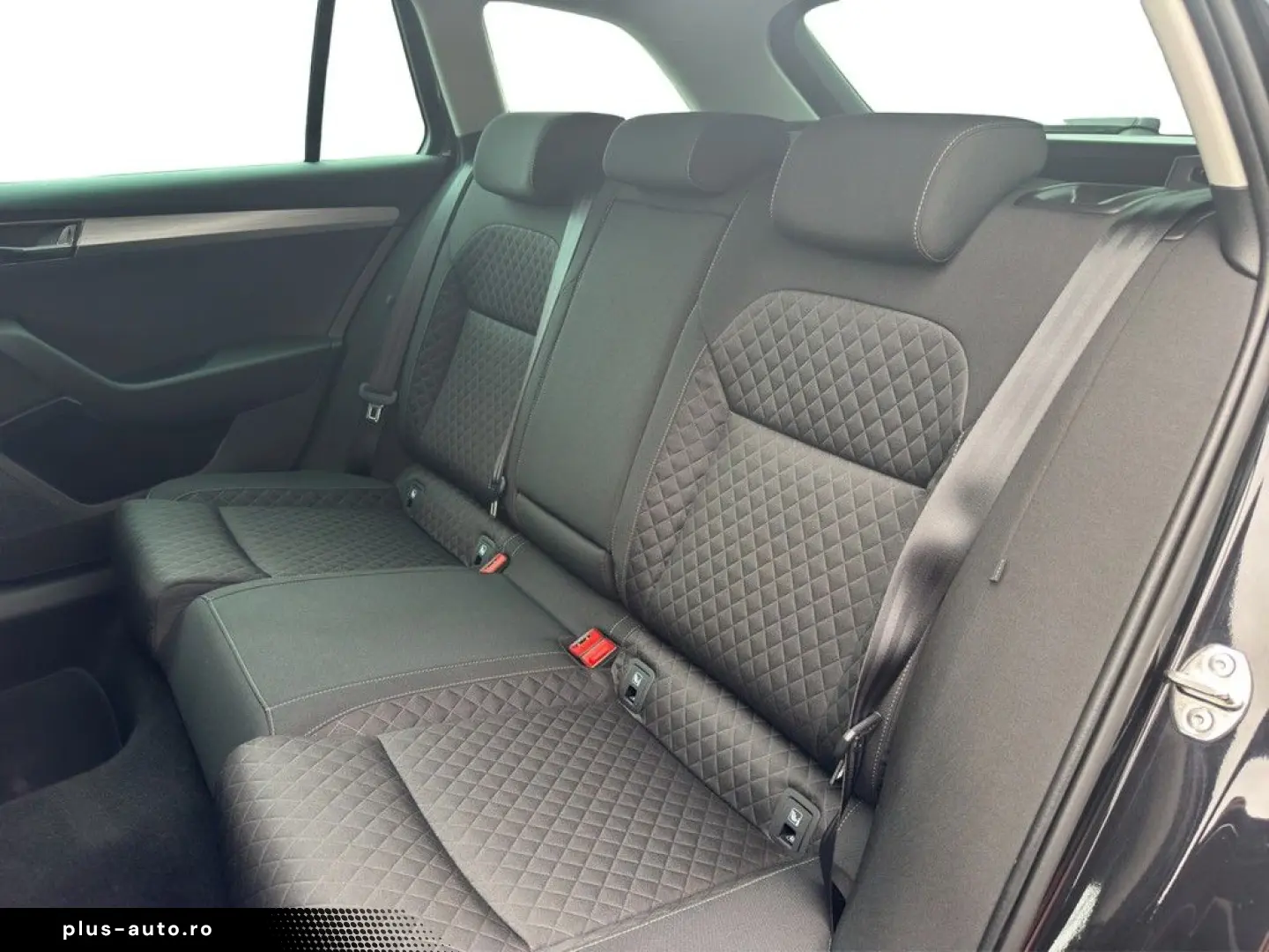 SKODA Superb Combi 1.4 TSI iV DSG Ambition DCC AHK LED