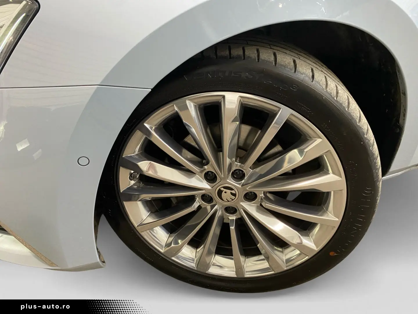 SKODA Superb 1.4TSI Hybrid DSG L&K iV DCC AHK Voll-LED