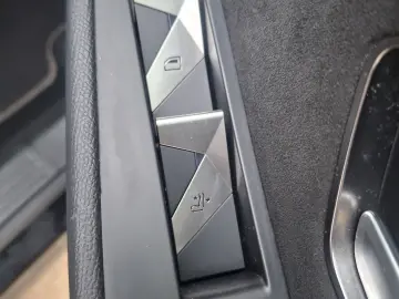 DS Automobiles DS 7 Crossback DS7 1.5 BlueHDi  BASTILLE