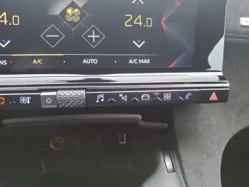 DS Automobiles DS 7 Crossback DS7 1.5 BlueHDi  BASTILLE