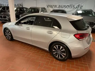 MERCEDES-BENZ A 180 Business LED Navi MBUX Kamera