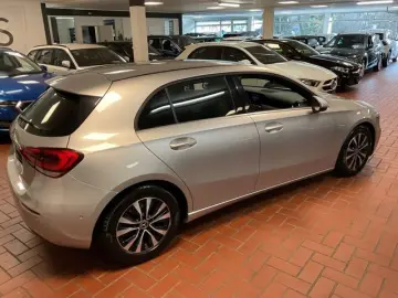 MERCEDES-BENZ A 180 Business LED Navi MBUX Kamera