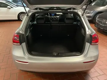 MERCEDES-BENZ A 180 Business LED Navi MBUX Kamera