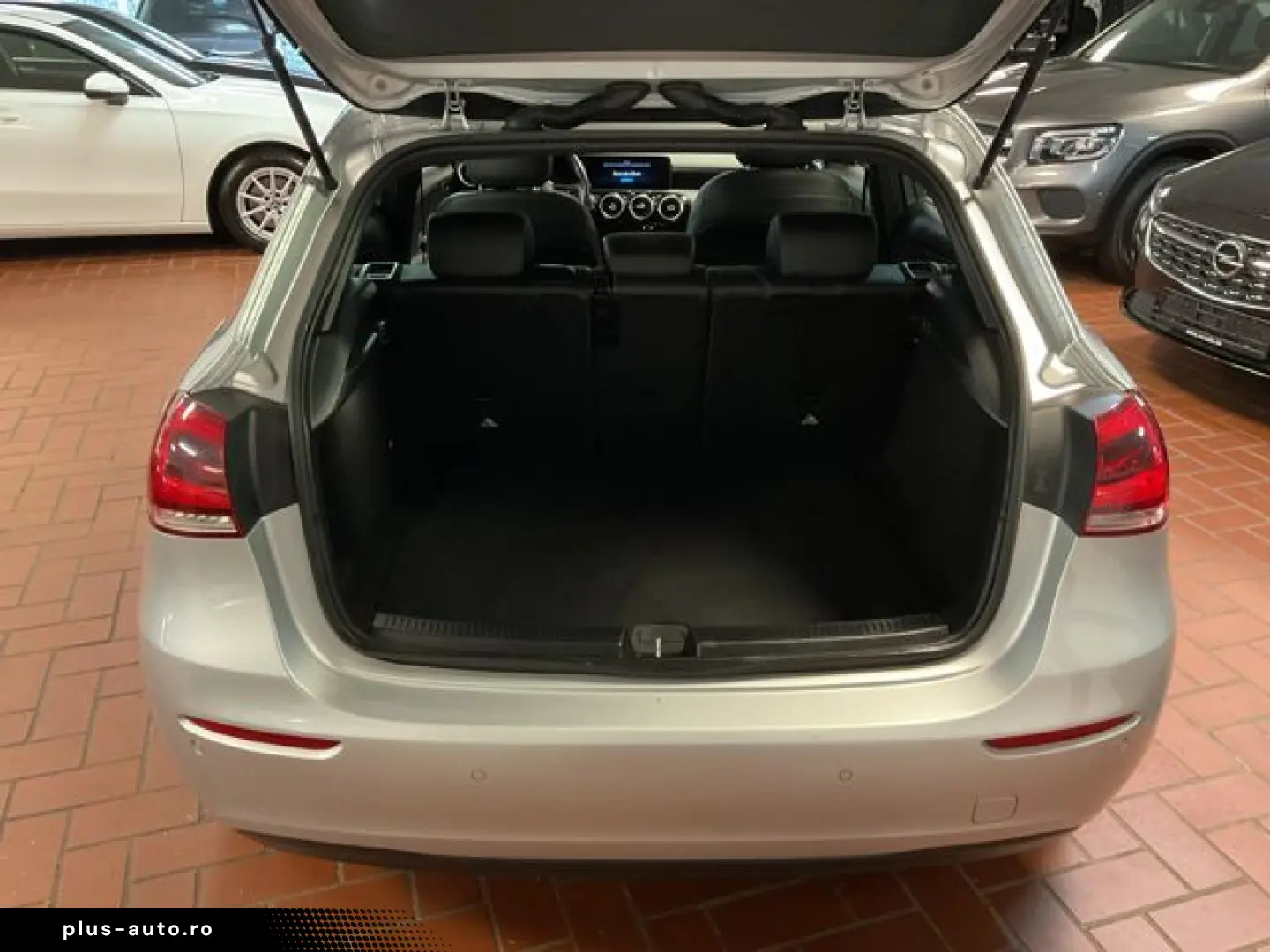 MERCEDES-BENZ A 180 Business LED Navi MBUX Kamera