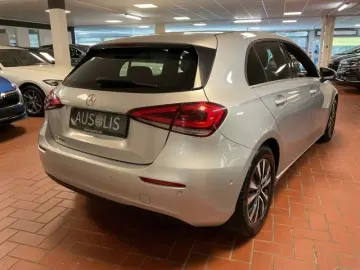 MERCEDES-BENZ A 180 Business LED Navi MBUX Kamera