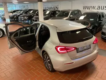 MERCEDES-BENZ A 180 Business LED Navi MBUX Kamera