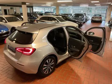 MERCEDES-BENZ A 180 Business LED Navi MBUX Kamera