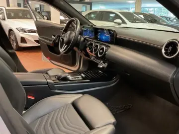 MERCEDES-BENZ A 180 Business LED Navi MBUX Kamera
