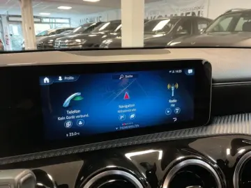 MERCEDES-BENZ A 180 Business LED Navi MBUX Kamera