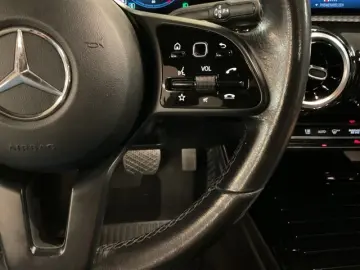 MERCEDES-BENZ A 180 Business LED Navi MBUX Kamera