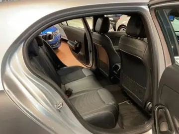 MERCEDES-BENZ A 180 Business LED Navi MBUX Kamera