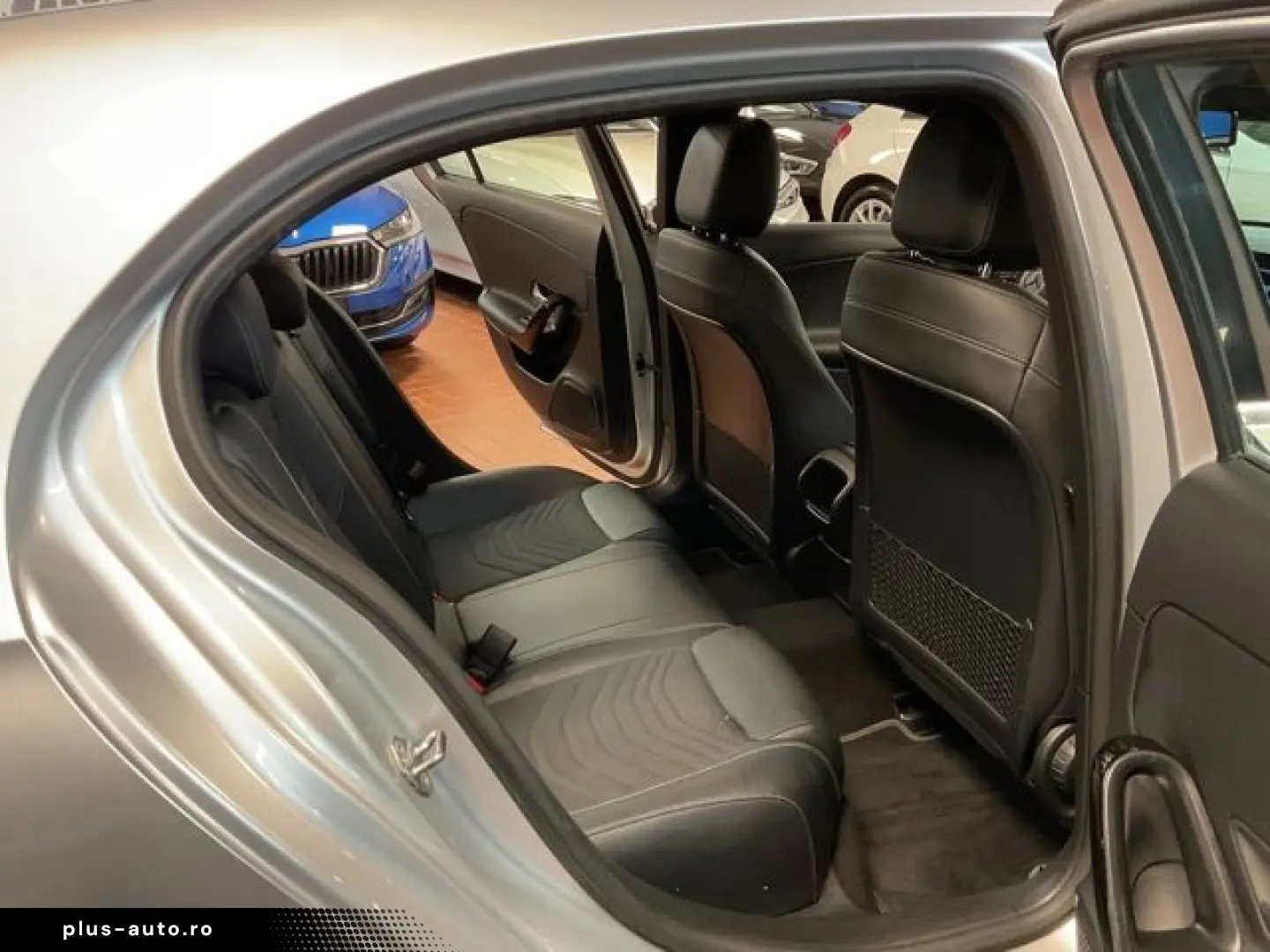 MERCEDES-BENZ A 180 Business LED Navi MBUX Kamera