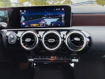 MERCEDES-BENZ A 180 PROGRESSIVE 7G- Automatik