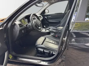 BMW 118 i Sport Line Automatik  Leder  Navi  Sitzhzg