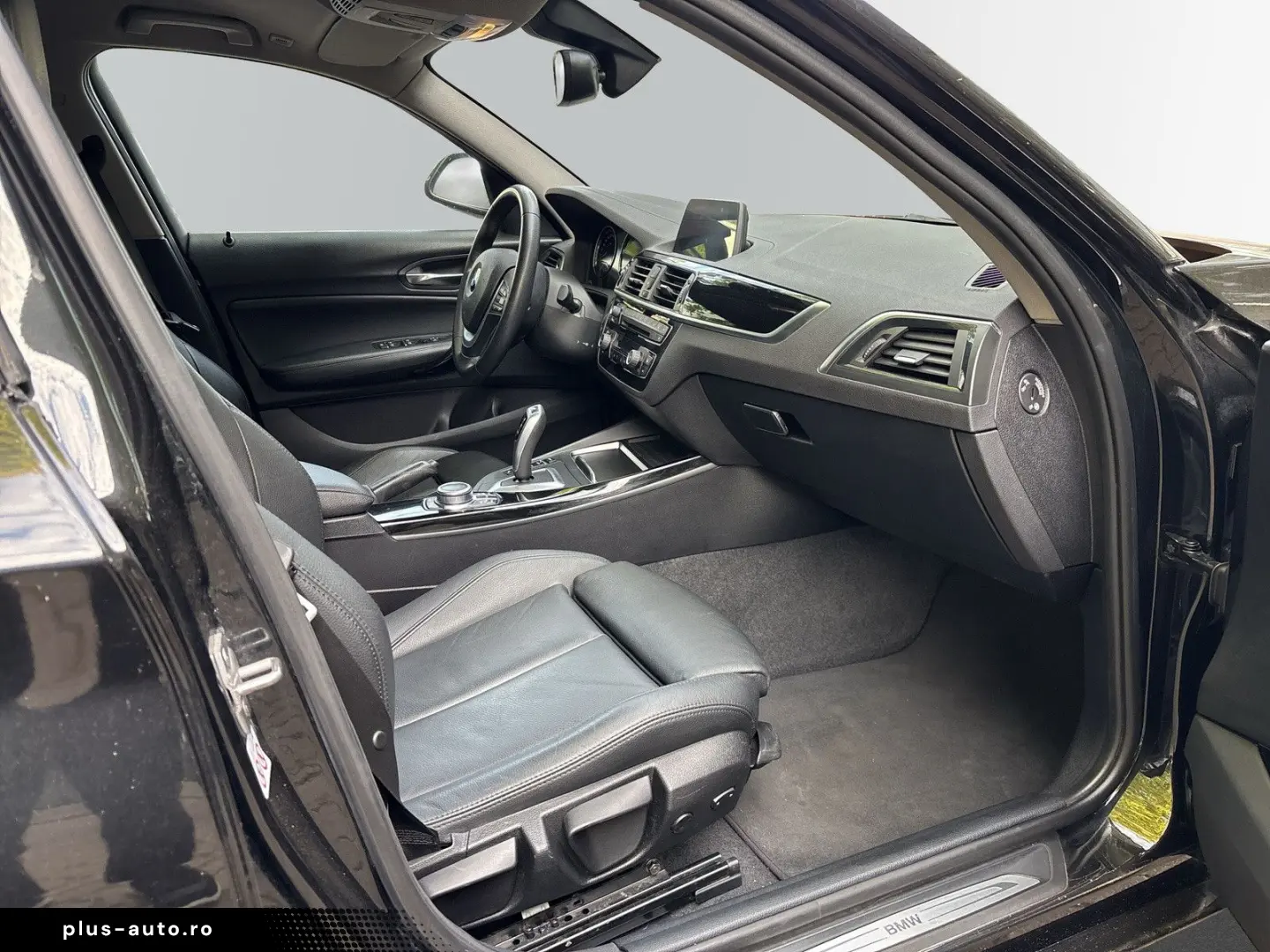 BMW 118 i Sport Line Automatik  Leder  Navi  Sitzhzg