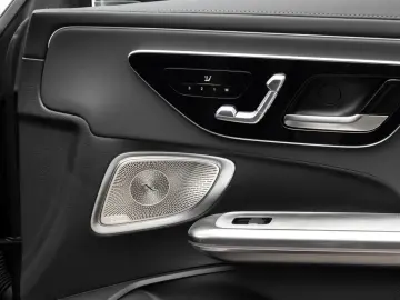 MERCEDES-BENZ CLE 300 4M Coupé AMG Digital Pano Burm3D Night