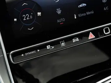 MERCEDES-BENZ CLE 300 4M Coupé AMG Digital Pano Burm3D Night