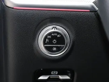 MERCEDES-BENZ CLE 180 Coupé AMG BURM NIGHT AMBIENTE MBUX SHZ