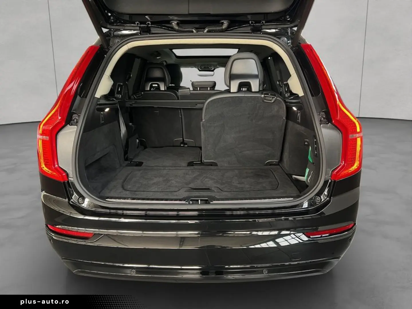 VOLVO XC90 T8 AWD Plug-in Hybrid Ultra-Dark