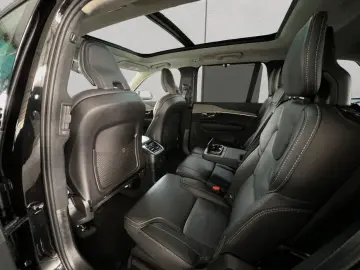 VOLVO XC90 T8 AWD Plug-in Hybrid Ultra-Dark