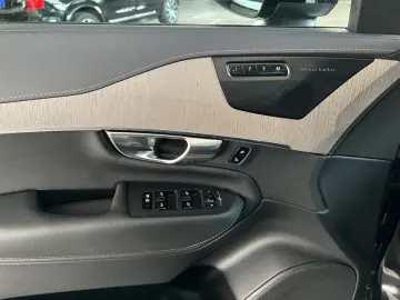 VOLVO XC90 T8 AWD Plug-in Hybrid Ultra-Dark