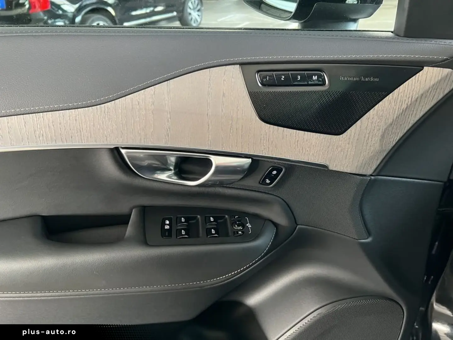 VOLVO XC90 T8 AWD Plug-in Hybrid Ultra-Dark