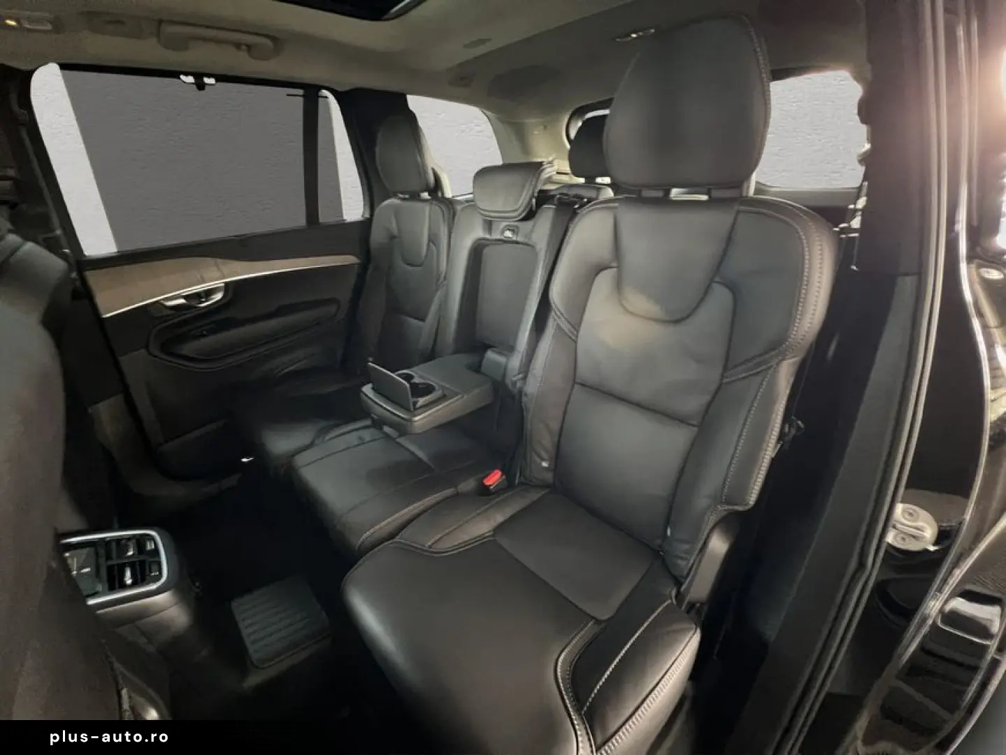 VOLVO XC90 T8 AWD Plug-in Hybrid Ultra-Dark